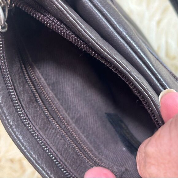 Stone Mountain Accessories Dark Leather Crossbody Bag - Picture 9 of 10